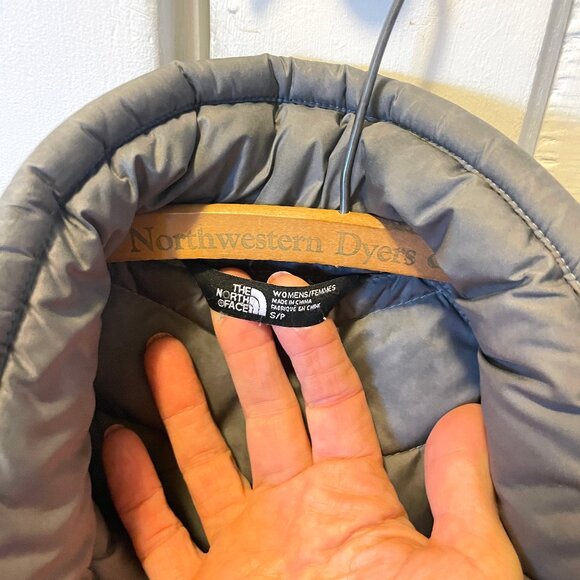 North face Gray bomber jacket size small petite but fits like a small - Picture 12 of 12